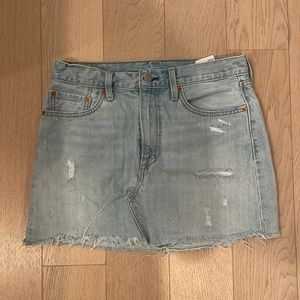 Levi’s light wash denim skirt